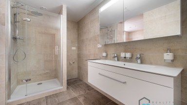 Prodej nadstandardního bytu 3+kk s dvougaráží v centru Svitav