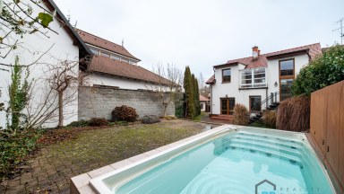 Prodej rodinného domu v centru Svitav s garáží a bazénem