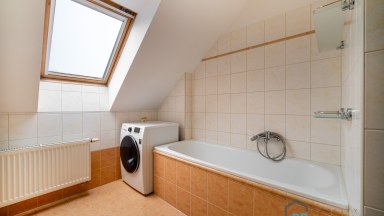 Prodej podkrovního bytu 4+kk a dvě garážová stání v Olomouci