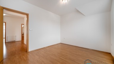 Prodej podkrovního bytu 4+kk a dvě garážová stání v Olomouci