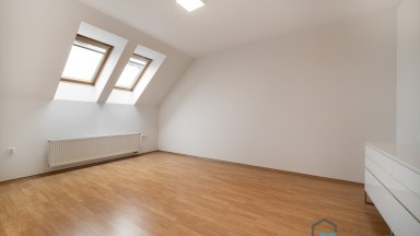 Prodej podkrovního bytu 4+kk a dvě garážová stání v Olomouci