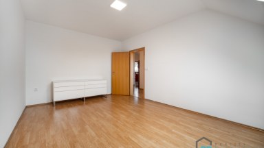 Prodej podkrovního bytu 4+kk a dvě garážová stání v Olomouci